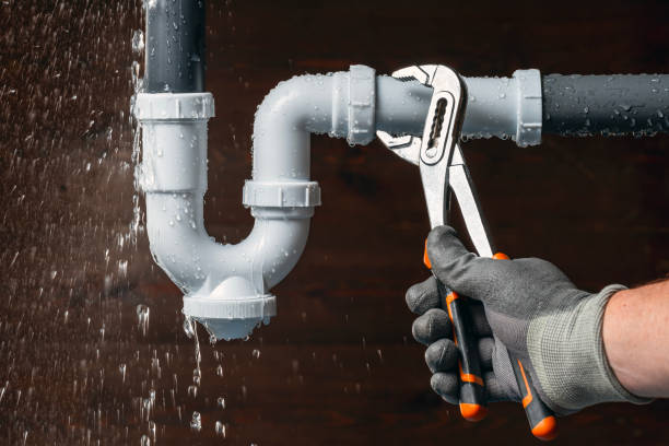 Professional Plumbing technician working in Lejunior, KY